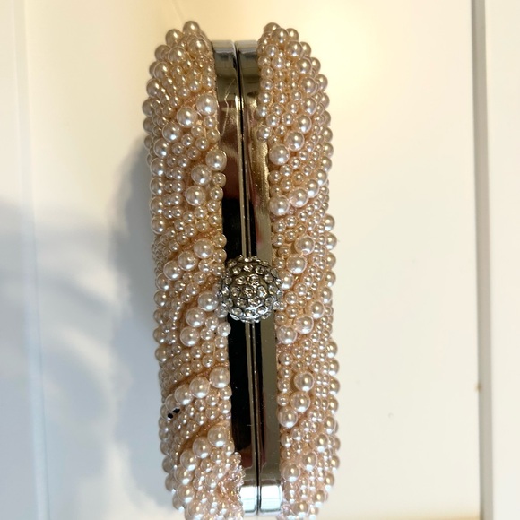 Elegant Pearl-Embellished Clutch - Picture 7 of 8